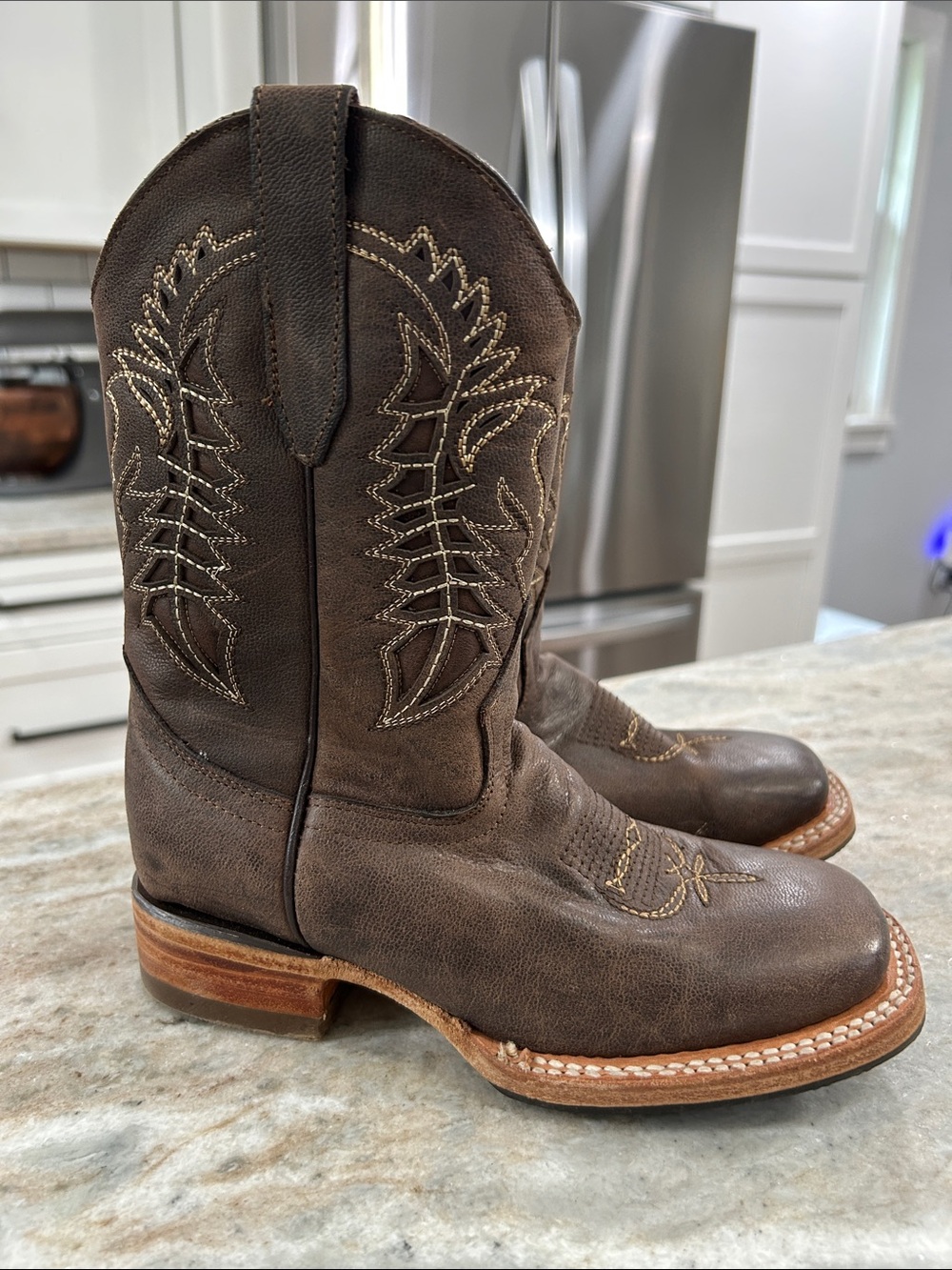 Soto kids cowboy brown like new boots size 1
